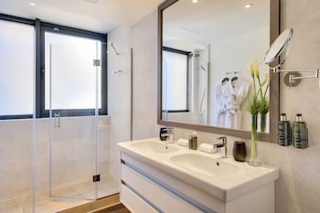 Suite (The Level)