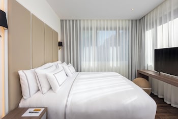 Suite (The Level)