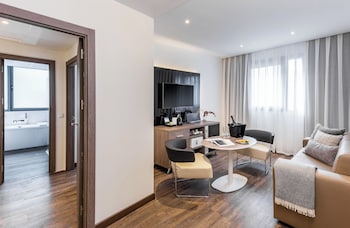 Suite (The Level)