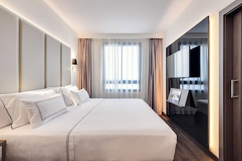 Junior Suite (The Level)