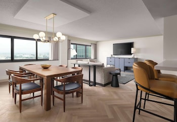 Suite, 1 King Bed (One Bedroom)