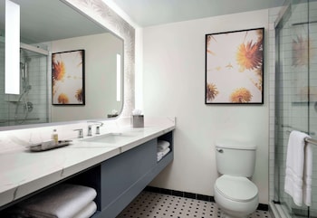 Suite, 1 King Bed (One Bedroom)