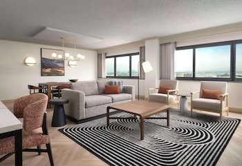 Suite, 1 King Bed (One Bedroom)