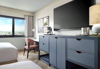 Room, 2 Queen Beds, Accessible (Preferred Hearing Accessible)