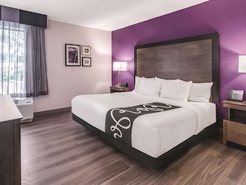 Deluxe Suite, 1 King Bed, Accessible (Mobility/Hearing Impaired Accessible)