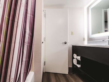 Deluxe Suite, 1 King Bed