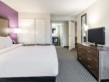 Room, 1 King Bed, Accessible, Non Smoking (Mobility Accessible)