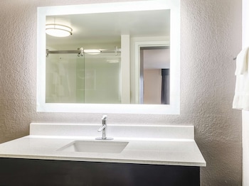Deluxe Room, 1 King Bed, Accessible (Mobility Accessible)