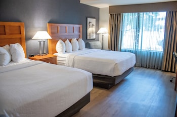 Room, 2 Queen Beds, Accessible, Non Smoking (Hearing, Roll-in Shower)