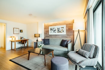 Premier Suite, 1 Queen Bed with Sofa bed, Balcony