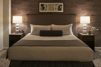 Classic Room, 1 Queen Bed, Balcony