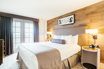 Executive Suite, 1 King Bed with Sofa bed (Colorado Suite)