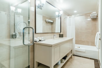 Junior Suite, 1 King Bed with Sofa bed, Balcony (Executive)