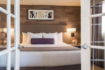 Premier Suite, 1 Queen Bed with Sofa bed, Balcony