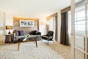 Executive Suite, 1 King Bed with Sofa bed (Colorado Suite)