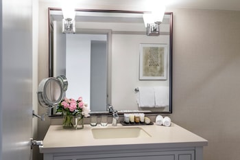 Junior Suite, 1 King Bed with Sofa bed, Balcony (Executive)