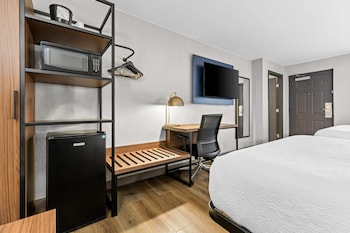Deluxe Room, 2 Queen Beds, Non Smoking