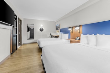 Room, 2 Queen Beds, Mobility Accessible, Non Smoking (Roll-in Shower)
