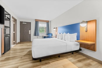 Suite, 1 King Bed, Non Smoking, City View
