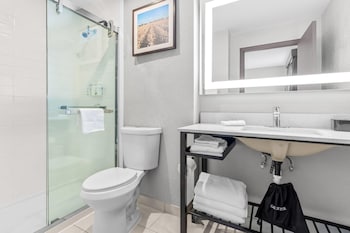 Suite, 1 King Bed, Non Smoking, City View
