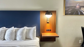Deluxe Room, 2 Queen Beds, Non Smoking
