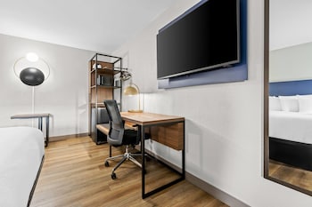 Premier Room, 1 King Bed, Non Smoking