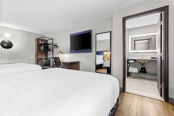 Deluxe Room, 2 Queen Beds, Non Smoking