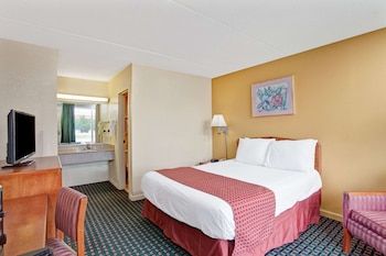 Standard Room, 1 Queen Bed