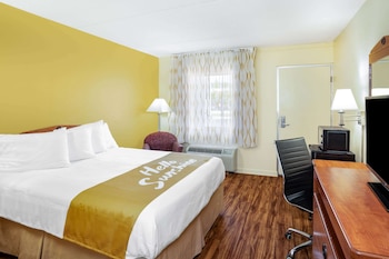 Standard Room, 1 Queen Bed