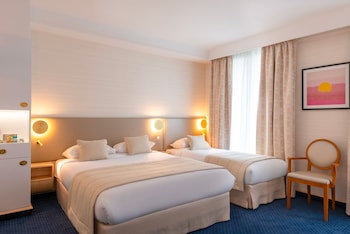 Deluxe Room (Bedding Configuration Not Guaranteed)