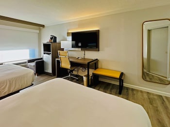 Room, 2 Queen Beds, Accessible, Non Smoking