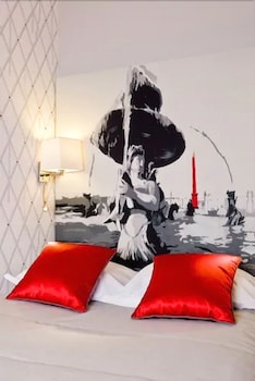 Standard Double Room (Opera)