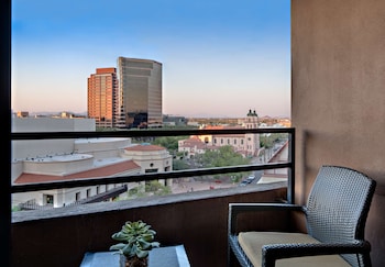 Room, 1 King Bed, Balcony
