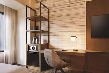 Room, 1 King Bed, Accessible (Shower)