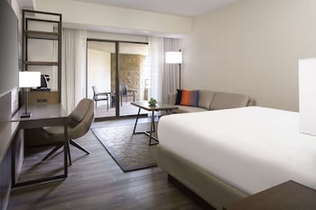 Room, 1 King Bed, Balcony