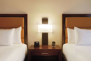Room, 2 Queen Beds, Accessible, Bathtub
