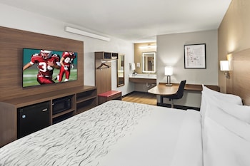 Premium Room, 1 King Bed (Upgraded Bedding & Snack, Smoke Free)