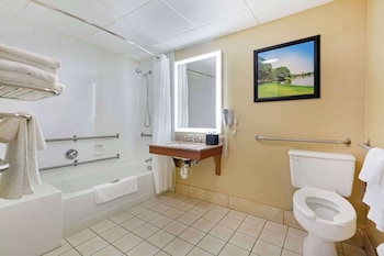 Standard Room, 2 Queen Beds, Accessible, Bathtub