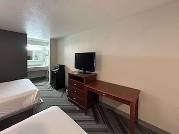 Standard Room, 2 Double Beds, Non Smoking, Refrigerator & Microwave