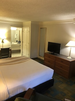 Deluxe Room, 1 King Bed, Non Smoking (Exterior Access)