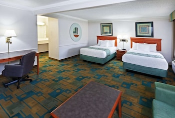 Executive Room, 2 Queen Beds, Non Smoking, Pool View
