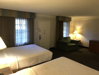 Executive Room, 2 Queen Beds, Non Smoking, Pool View
