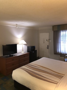 Deluxe Room, 1 King Bed, Non Smoking (Exterior Access)