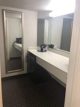 Executive Room, 2 Queen Beds, Non Smoking, Pool View