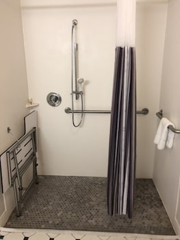 Room, 1 King Bed, Accessible, Non Smoking (Roll-In Shower)