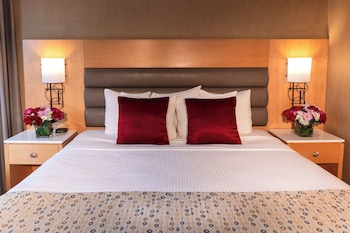Premier Room, 1 King Bed, Balcony, City View