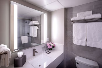 Premier Room, 1 King Bed, Balcony, City View