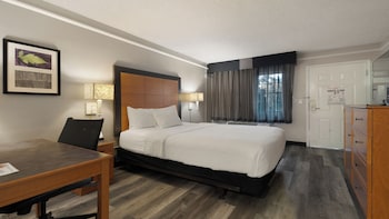 Deluxe Room, 1 King Bed, Non Smoking