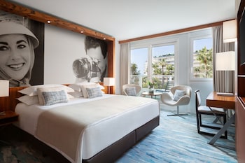 Deluxe Room, 1 King Bed