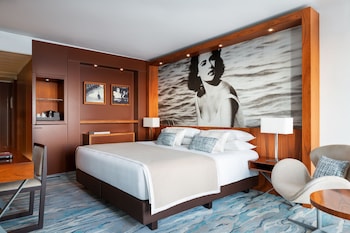Deluxe Room, 1 King Bed, City View